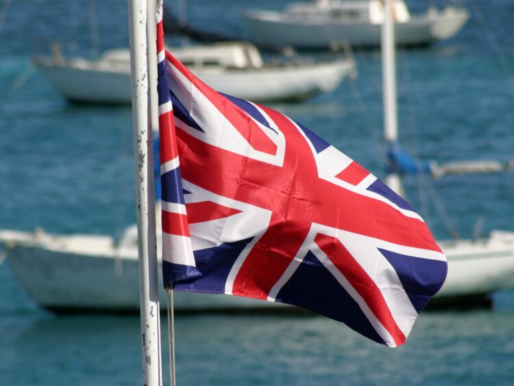 bateau drapeau britannique