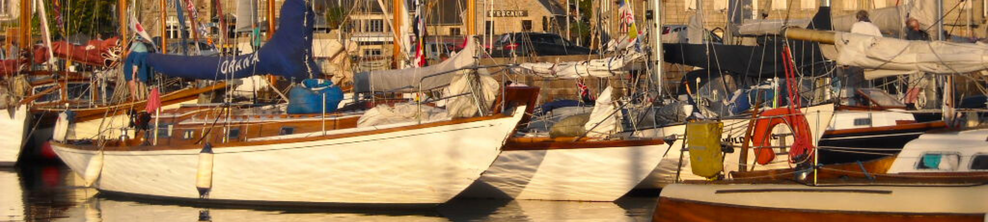 bateau ponton classique port paimpol