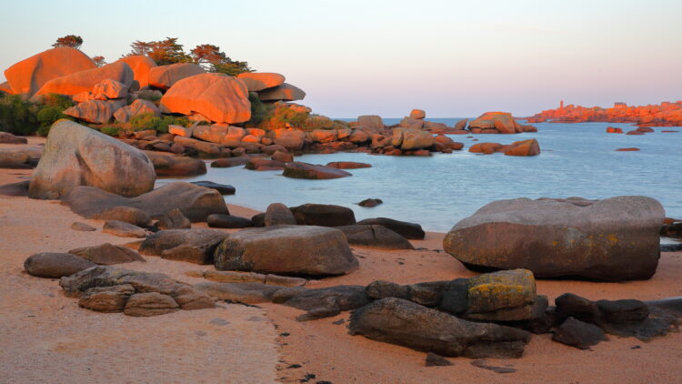 cote de granit rose sur L'île Renote